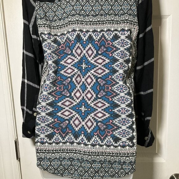 Tolani Collection Long-Sleeve Button Plaid Tunic Black/White - Picture 4 of 12